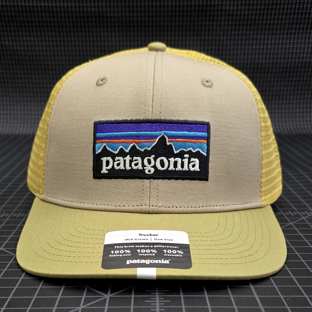 PATAGONIA P-6 LOGO TRUCKER HAT - OAR TAN